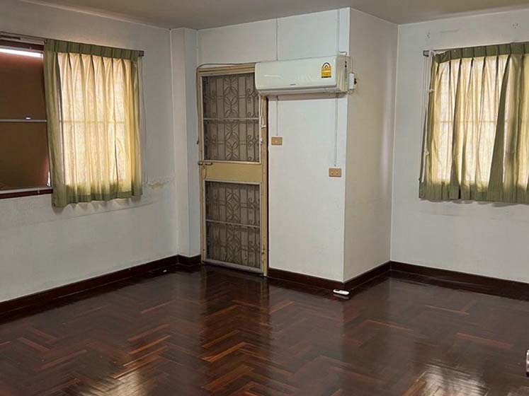House in Bangnatrad 